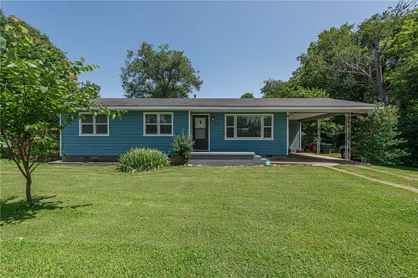 3016 W Mount Comfort Road, Fayetteville, AR 72704
