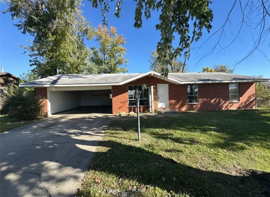 811 N 15th Street, Rogers, AR 72756 - #2