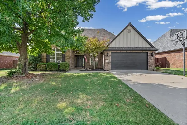 5720 S Chanberry Lane, Rogers, AR 72758
