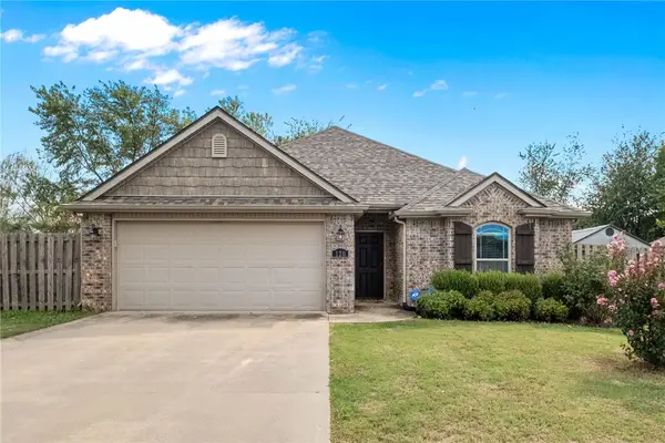 120 Sullivans Wy, Centerton, AR 72719
