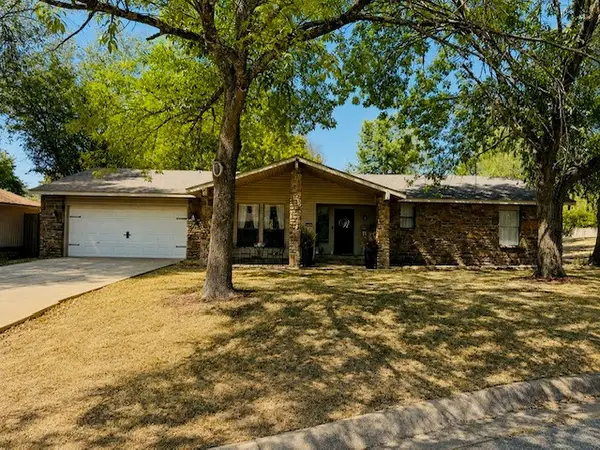 2740 Golden Oaks Drive, Fayetteville, AR 72703