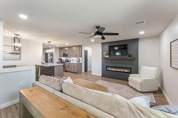 904 E Longview Drive, Rogers, AR 72756