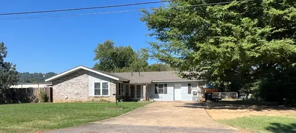 201 N Cumberland Avenue, Russellville, AR 72801