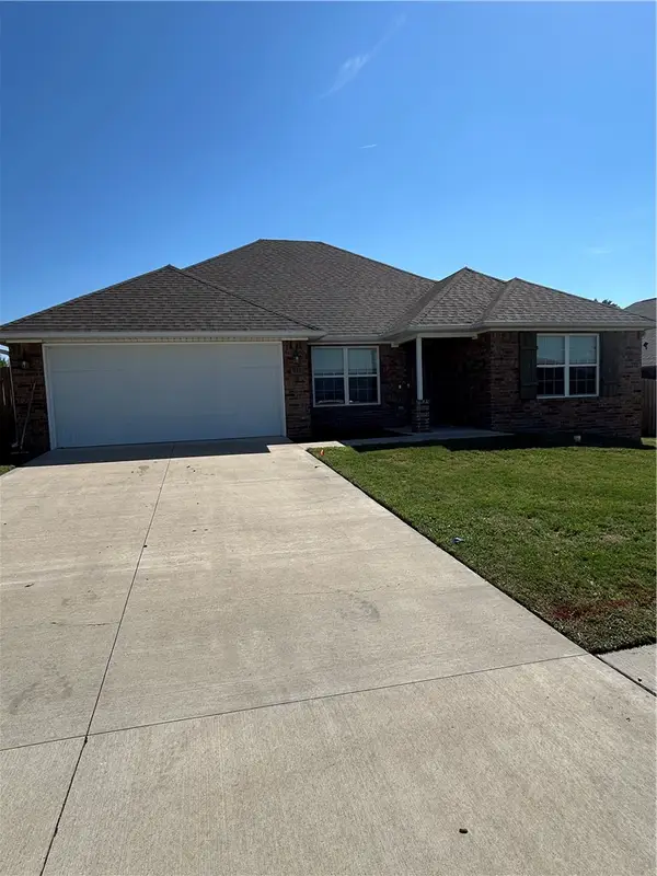 916 Brook Street, Gentry, AR 72734