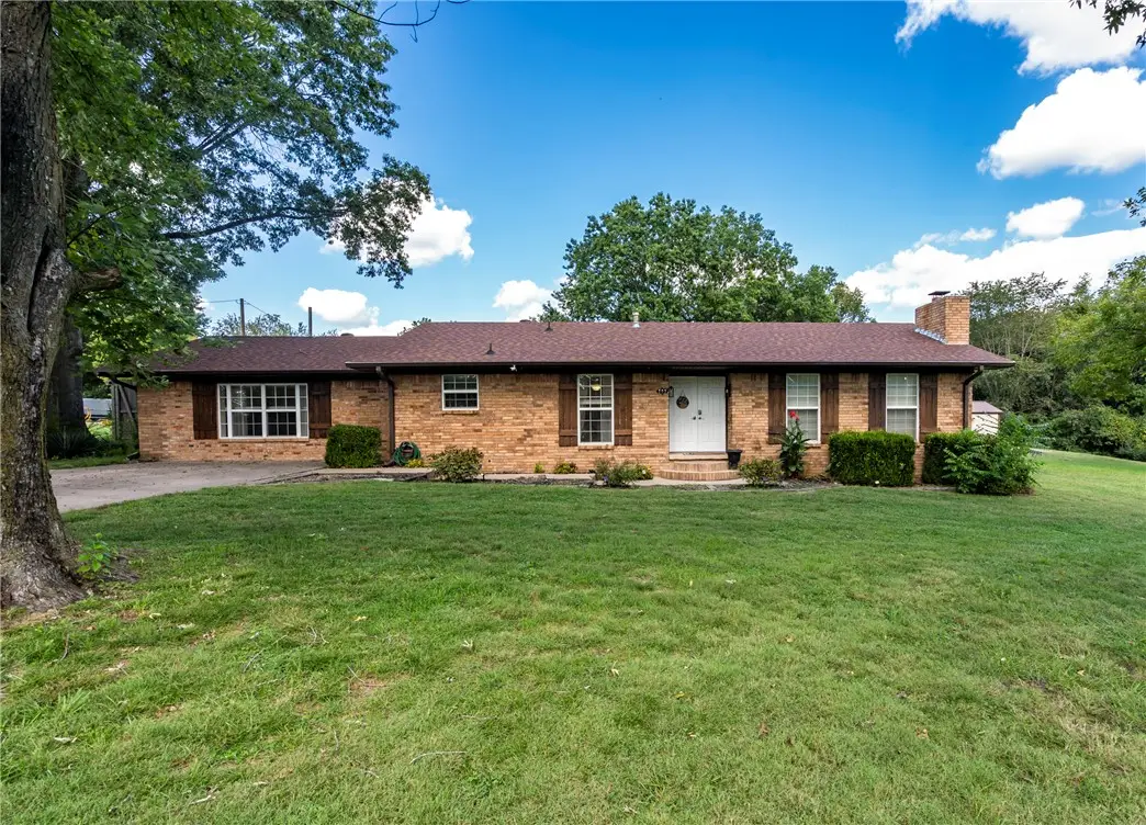 203 W Raines Road, Siloam Springs, AR 72761 - #1