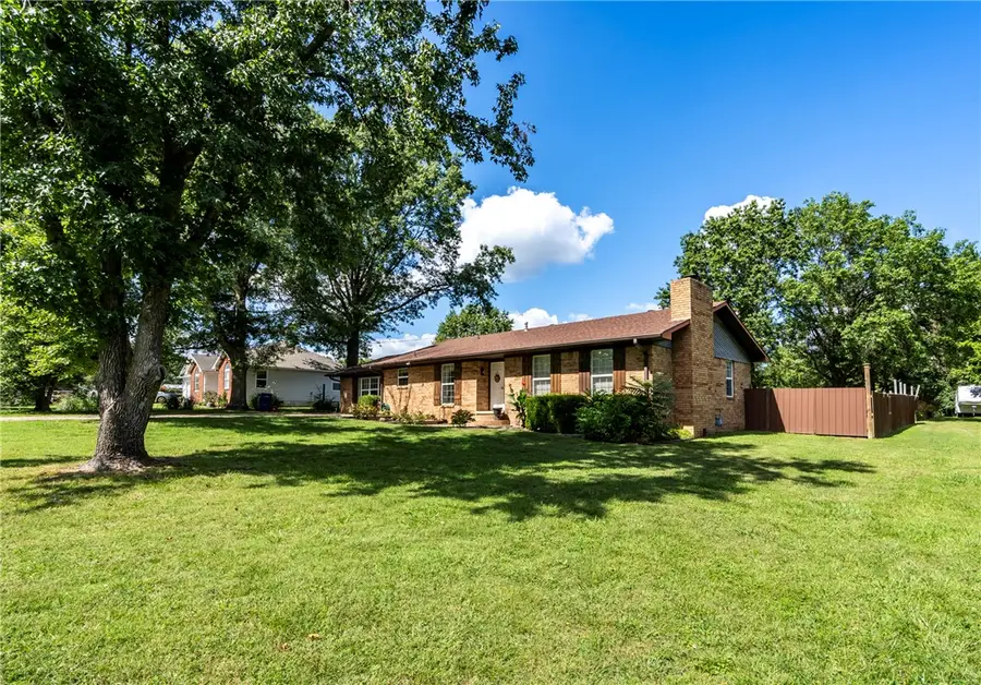 203 W Raines Road, Siloam Springs, AR 72761 - #3