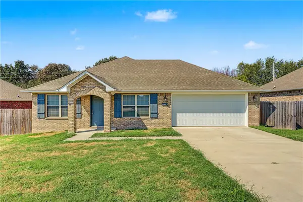 813 Saddlebrook Street, Gentry, AR 72734