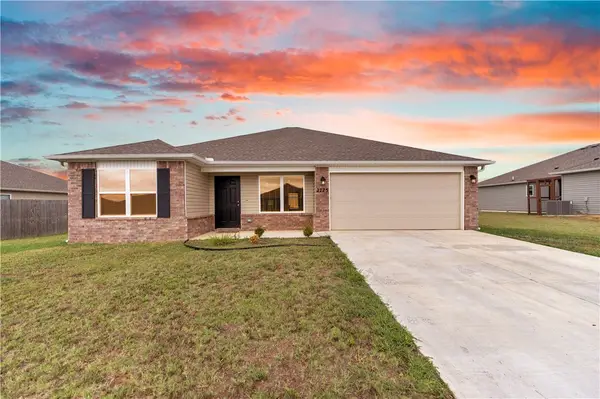 2725 Reynolds Street, Pea Ridge, AR 72751