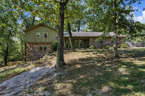 16 W Cardinal Court, Rogers, AR 72756