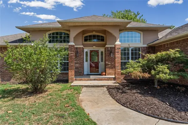1733 S M Street, Rogers, AR 72756