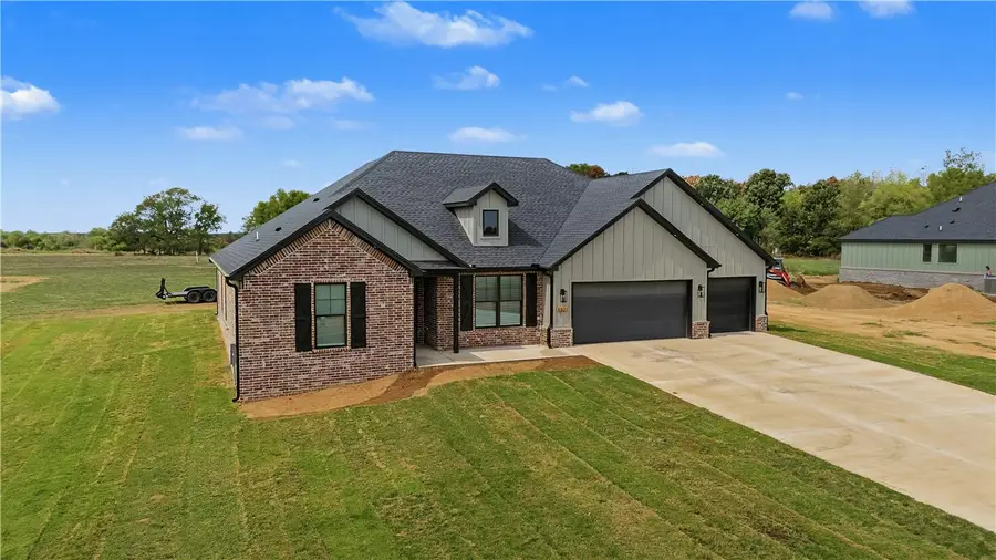 5321 S Pleasant Valley Road, Gentry, AR 72734 - #2