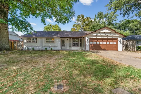 204 E Henson Avenue, Springdale, AR 72764