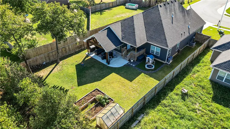 370 Miles Avenue, Gentry, AR 72734 - #3