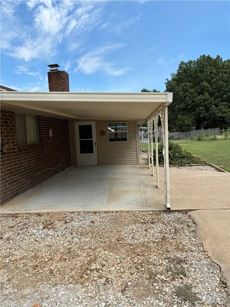3201 Westmoreland Avenue, Springdale, AR 72762 - #3