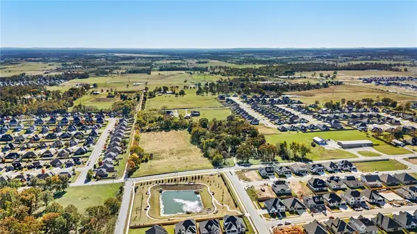 1801 Peacock Road, Centerton, AR 72719