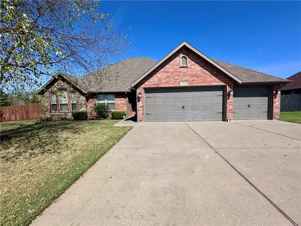2005 W Brooks Place, Rogers, AR 72758