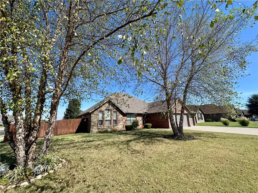 2005 W Brooks Place, Rogers, AR 72758 - #2