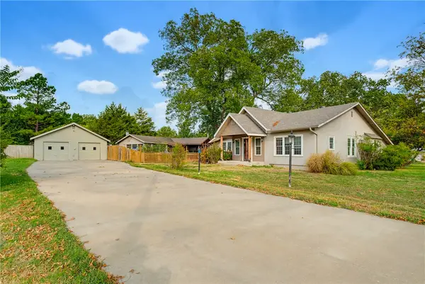 302 S Dogwood Street, Siloam Springs, AR 72761
