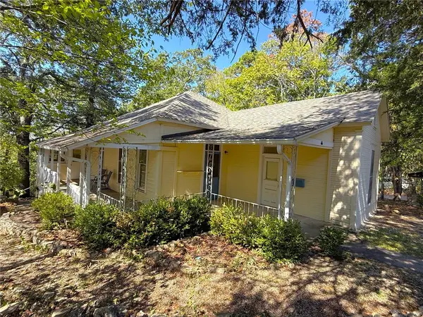 44 Ridgeway Avenue, Eureka Springs, AR 72632