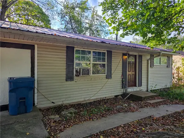 907 SW 4th Avenue, Gravette, AR 72736