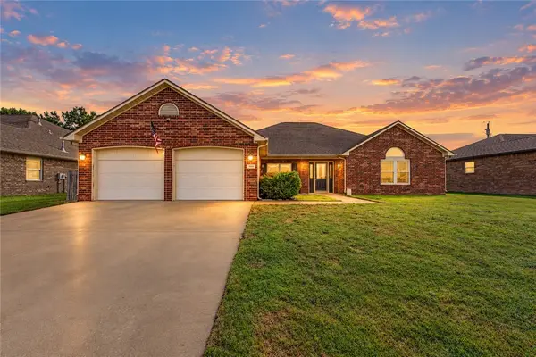 644 White Oak Street, Gentry, AR 72734