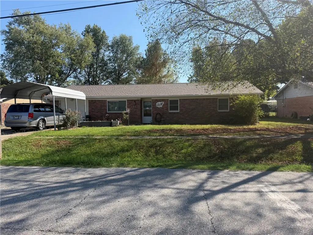 908 W Harvard Street, Siloam Springs, AR 72761 - #1