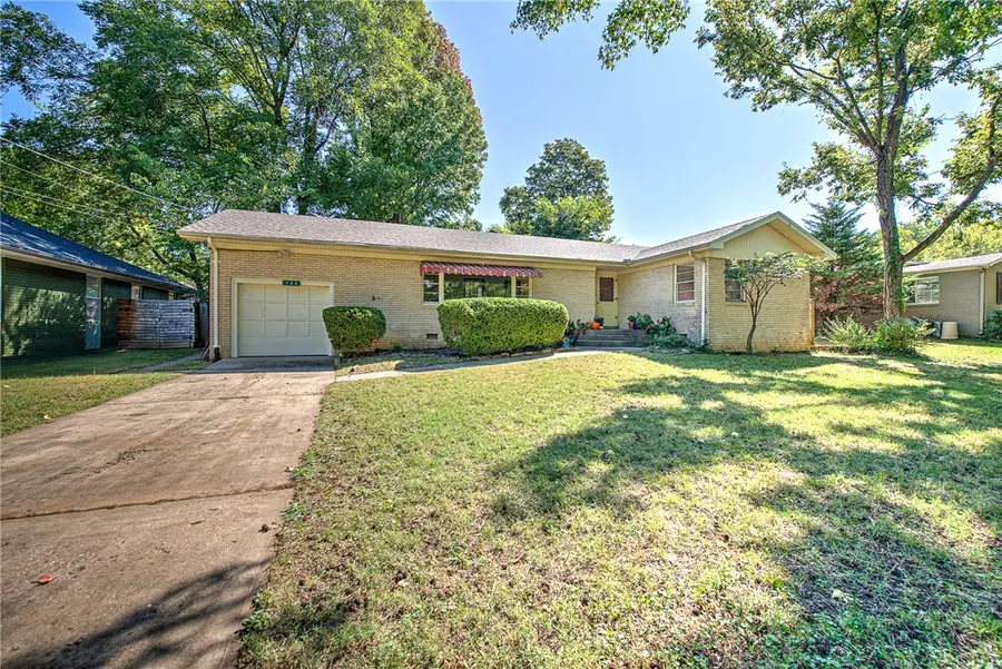 724 N Washington Avenue, Fayetteville, AR 72701 - #2