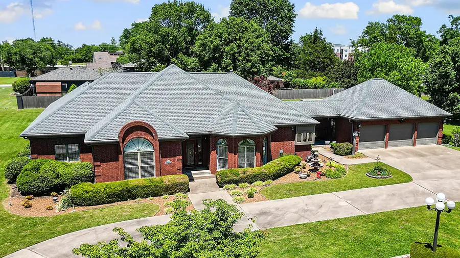 4504 W Cedar Brooke Lane, Rogers, AR 72758 - #3