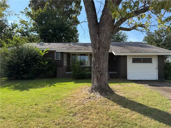 1702 S Detroit Avenue, Russellville, AR 72801