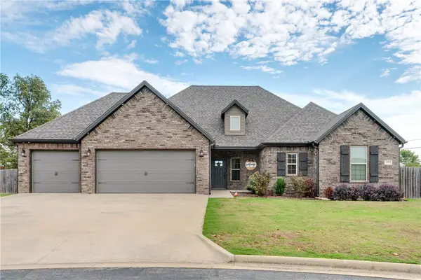 18029 Astor Drive, Fayetteville, AR 72704