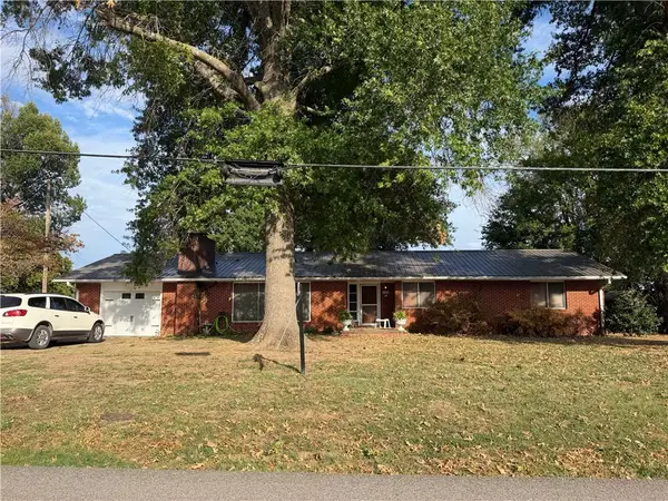 1002 SW 2nd Avenue, Gravette, AR 72736