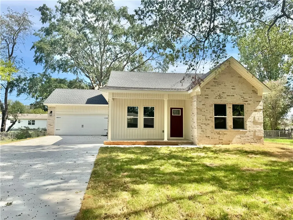 1106 N 8th Street, Dardanelle, AR 72834 - #1