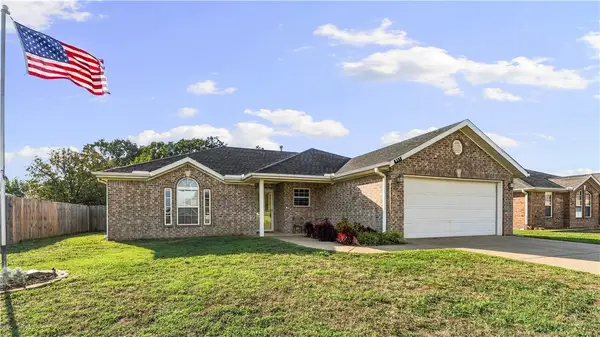 551 Steepro Drive, Centerton, AR 72719