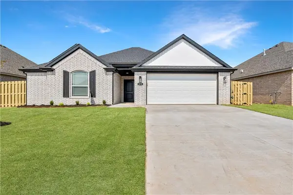 1210 Pineapple Avenue, Lowell, AR 72745