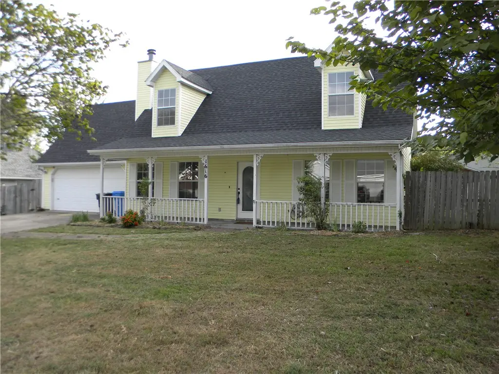 1616 S Tallgrass Drive, Fayetteville, AR 72701 - #1