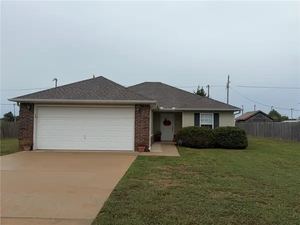 607 Persimmon Street, Gravette, AR 72736