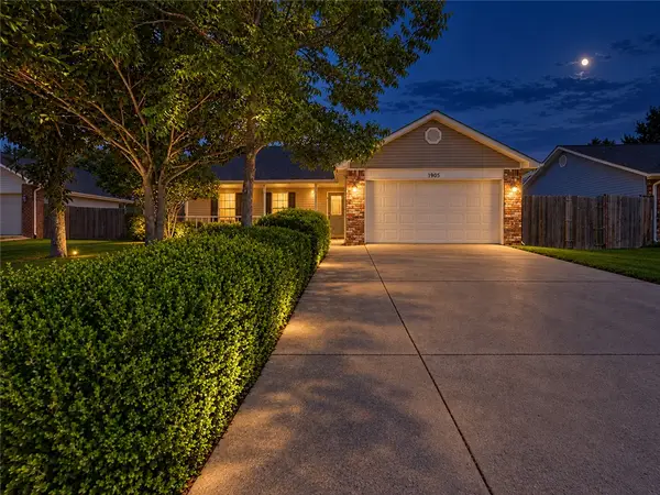 1905 S E Street, Rogers, AR 72758