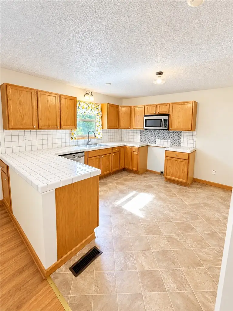 21 Ettington Drive, Bella Vista, AR 72714 - #3