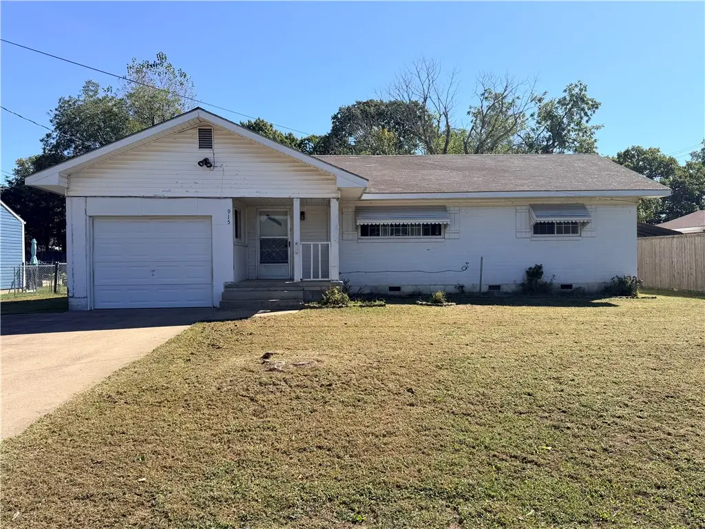 915 S Elm Street, Siloam Springs, AR 72761 - #1