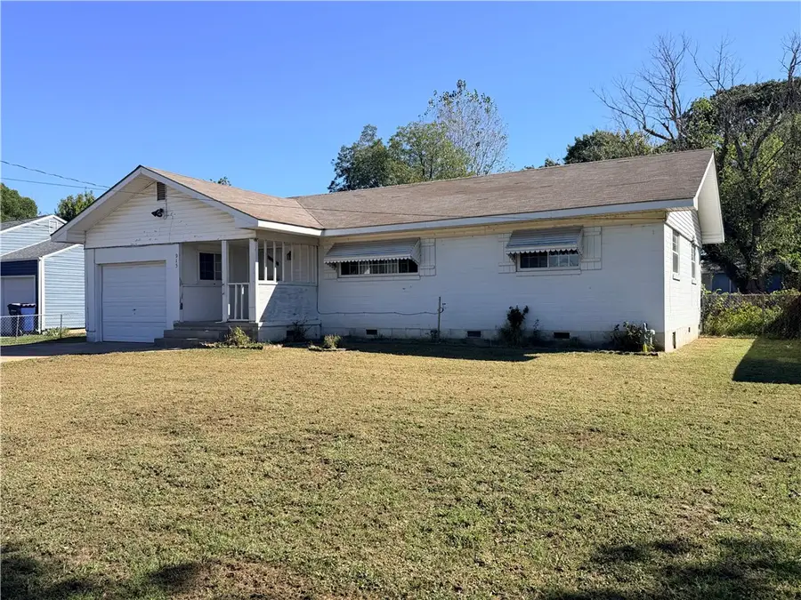915 S Elm Street, Siloam Springs, AR 72761 - #2