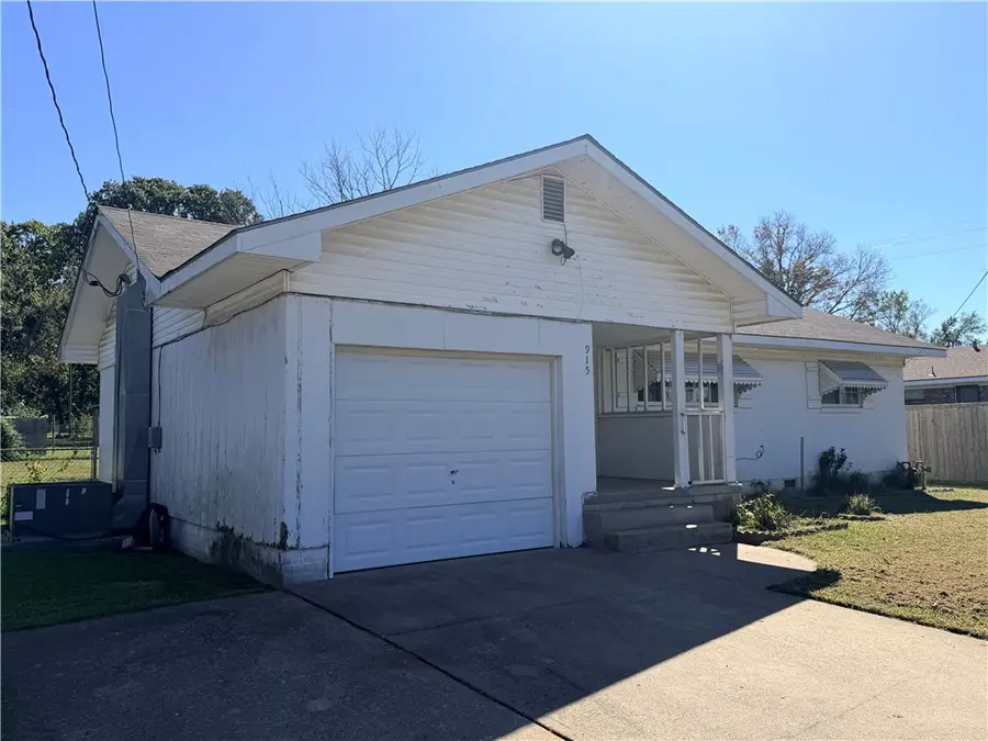 915 S Elm Street, Siloam Springs, AR 72761 - #3