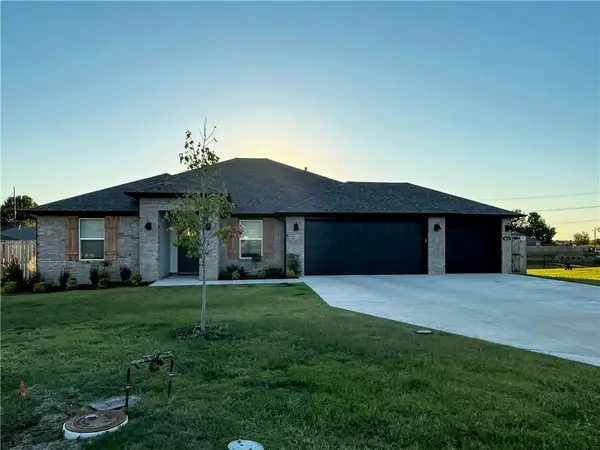 824 Picard Avenue, Lowell, AR 72745