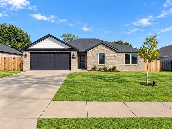 321 Silvaner Street, Lowell, AR 72745