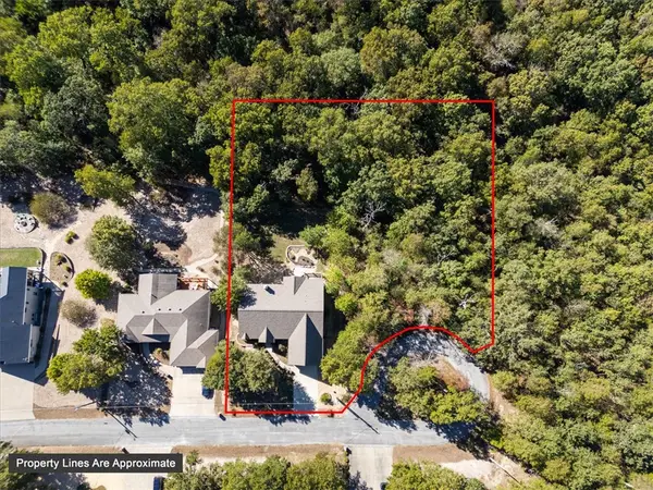 Mcvittie Drive, Bella Vista, AR 72715