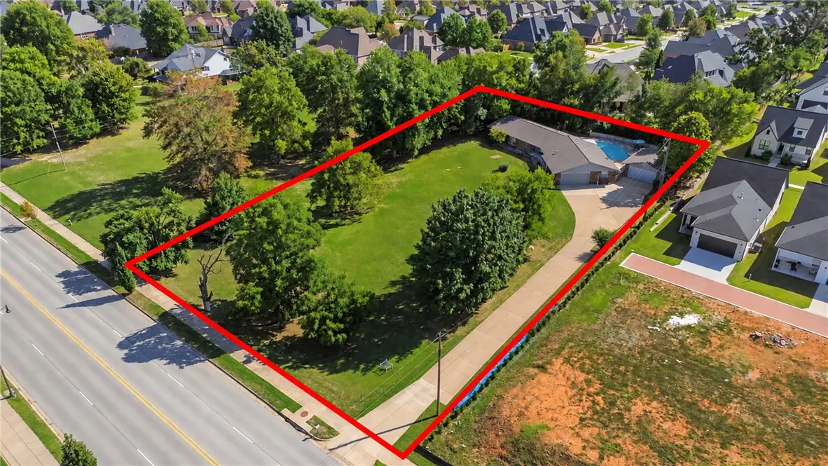 3024 W Perry Road, Rogers, AR 72756 - #1