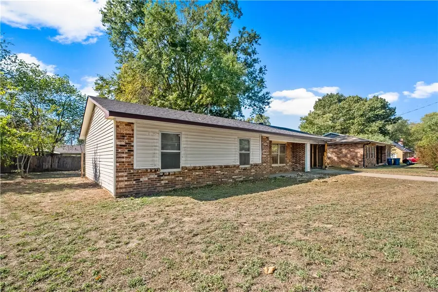 2202 9th Street, Bentonville, AR 72712 - #2
