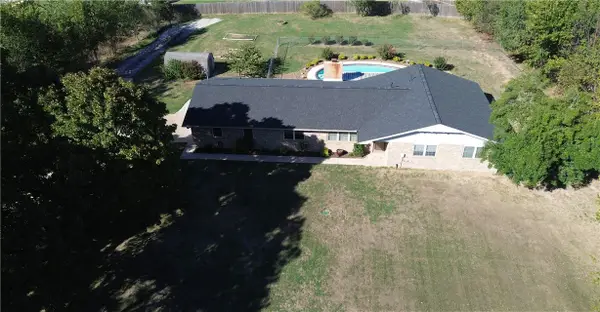 588 Elm Valley Lane, Elm Springs, AR 72762