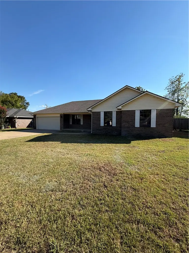 1524 E 15th Street, Russellville, AR 72802 - #1