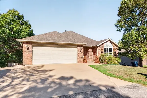 13 Brittany Lane, Bella Vista, AR 72714