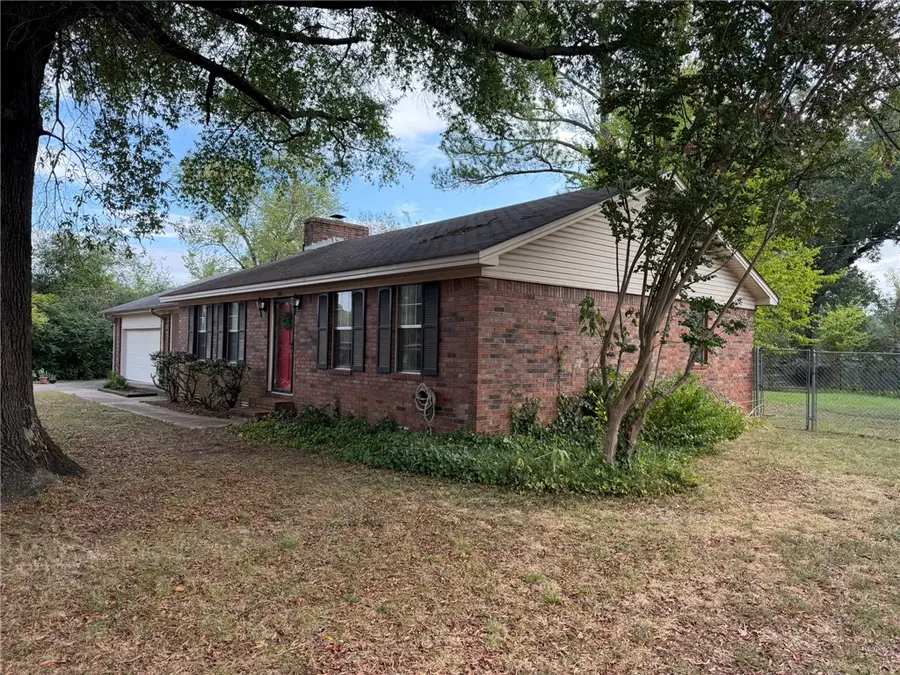 300 N Inglewood Avenue, Russellville, AR 72801 - #2